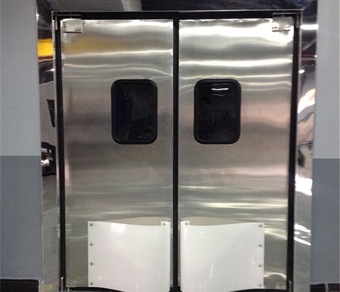 金属自由撞击门