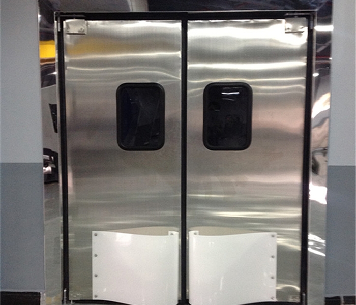 金属自由撞击门